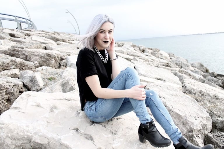 how to wear black lipstick