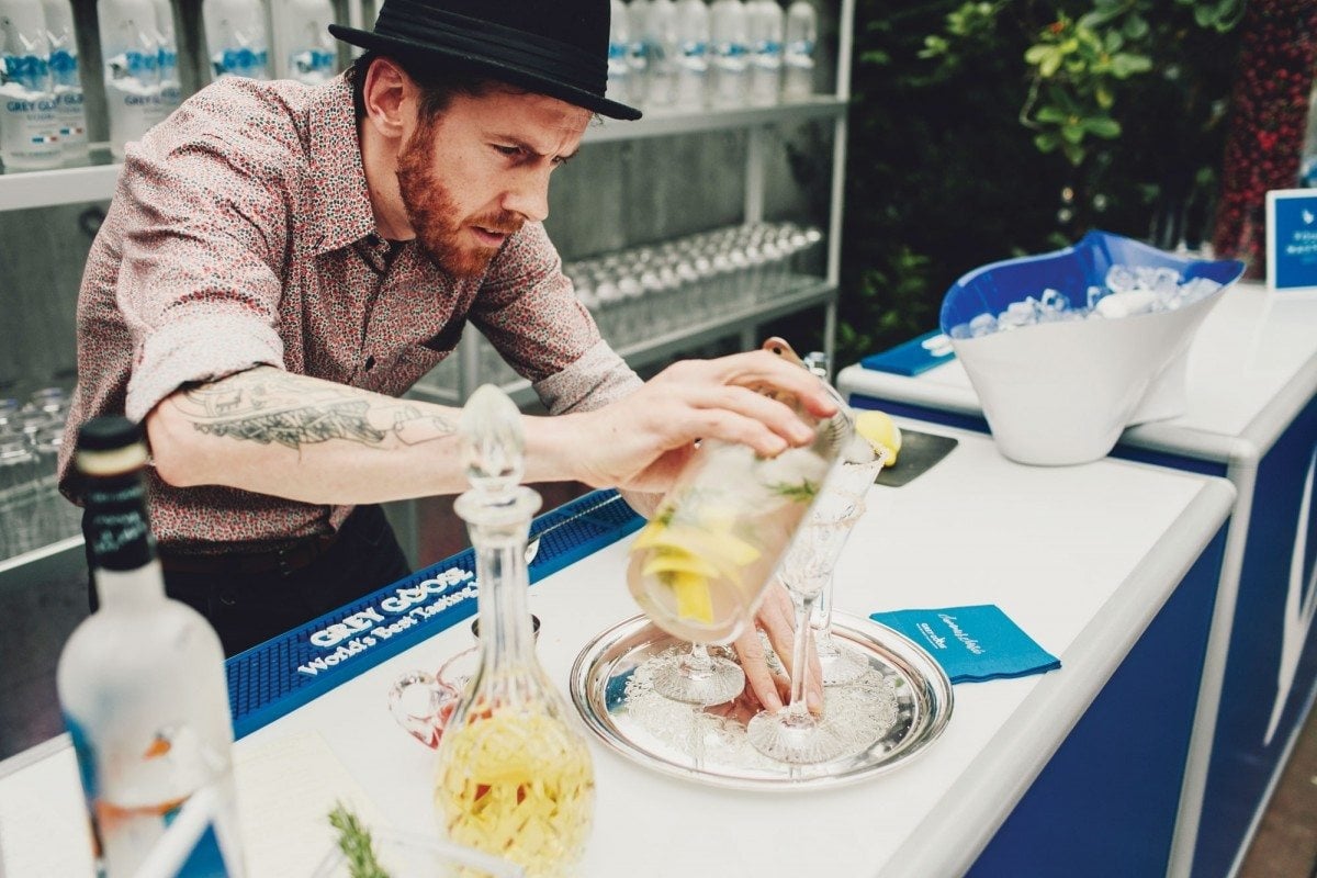GG-Kevin-Brownlee_bartender1_01