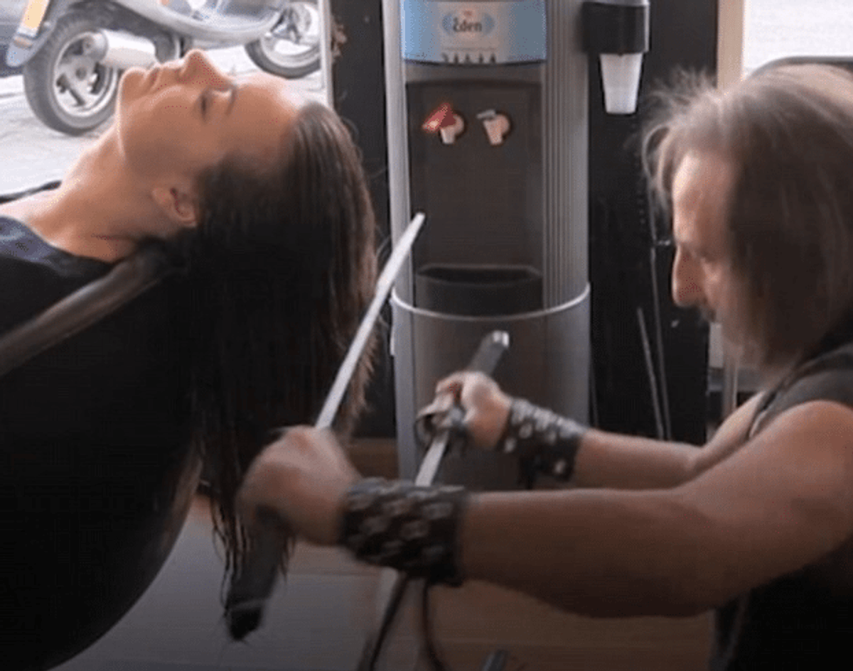 An IRL Edward Scissorhands exists and he works at a hair salon in Spain