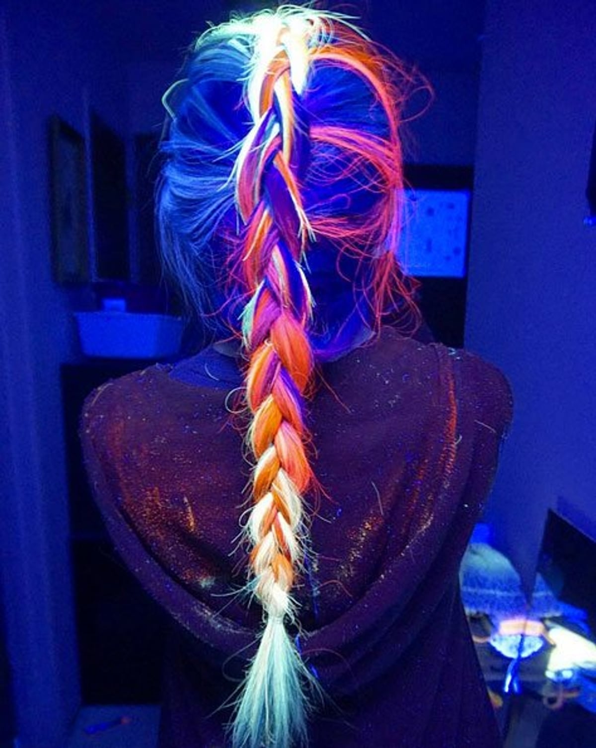 glow-in-the-dark hair