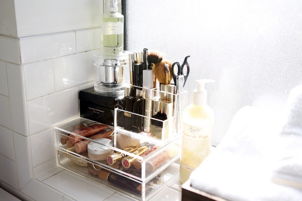 simple-makeup-organization-15