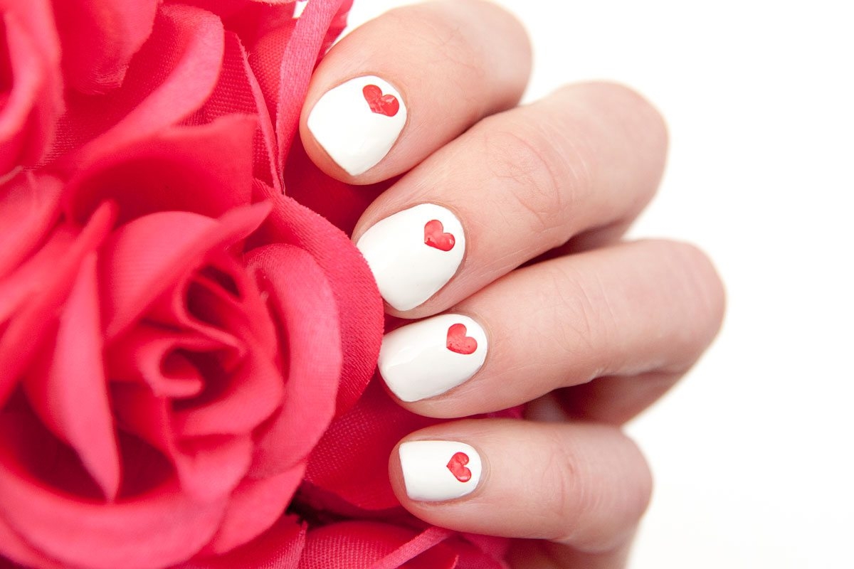 Charming Valentine's Heart Pattern Nails