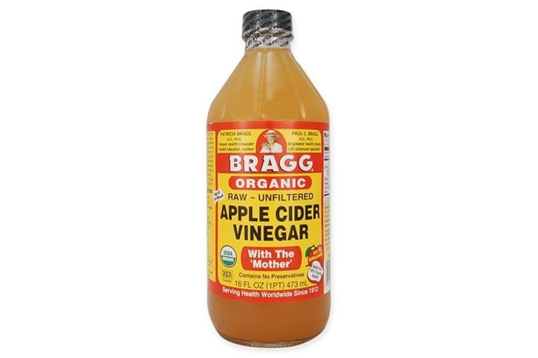 how to use oil and vinegar in your beauty routine apple cider vinegar