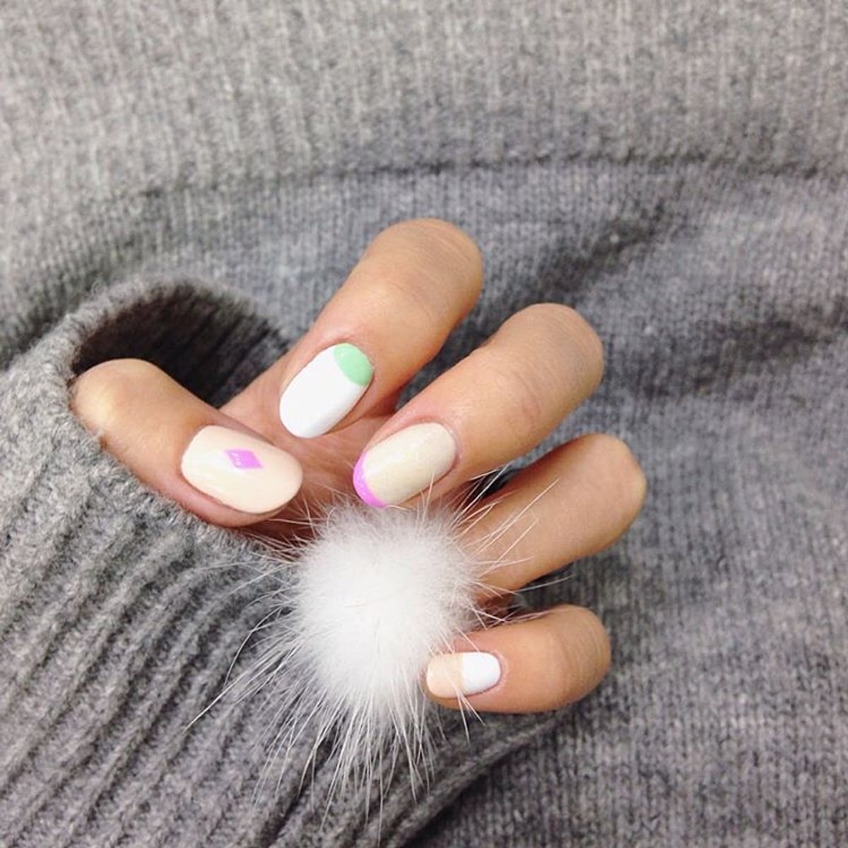 pom-pom-nails-11