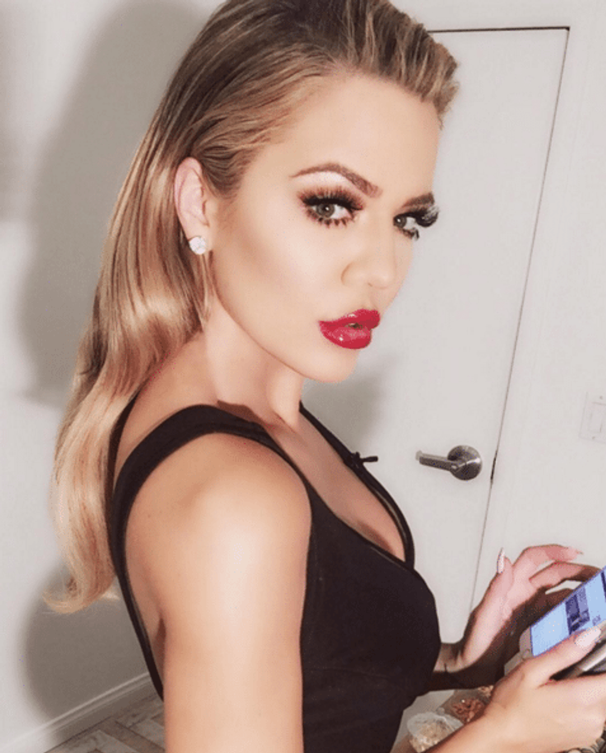 10 Times Khloé Kardashian Proved She's Also the Fun One When it Comes to Beauty