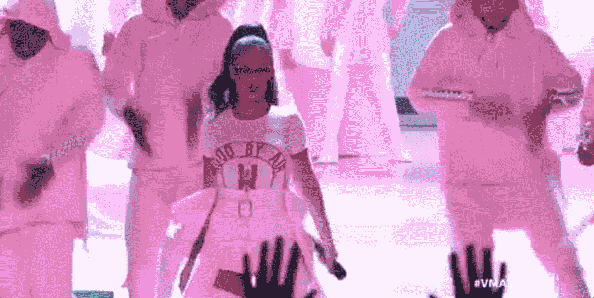 See every outfit Rihanna wore at last night's MTV VMAs