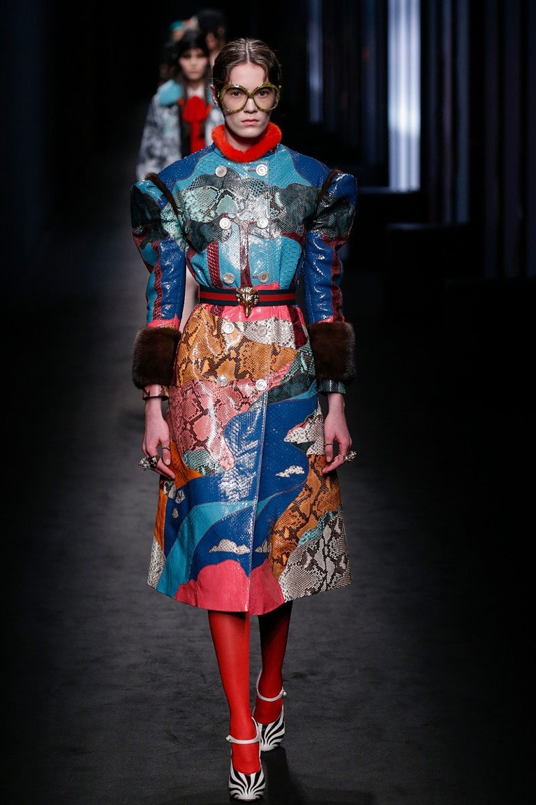 fall fashion 2016 bold shoulders trend gucci