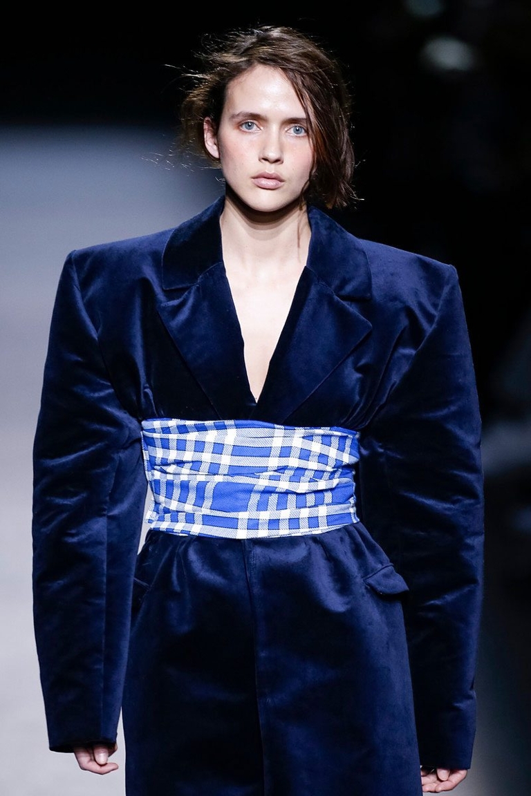 fall fashion 2016 bold shoulders trend jacquemus
