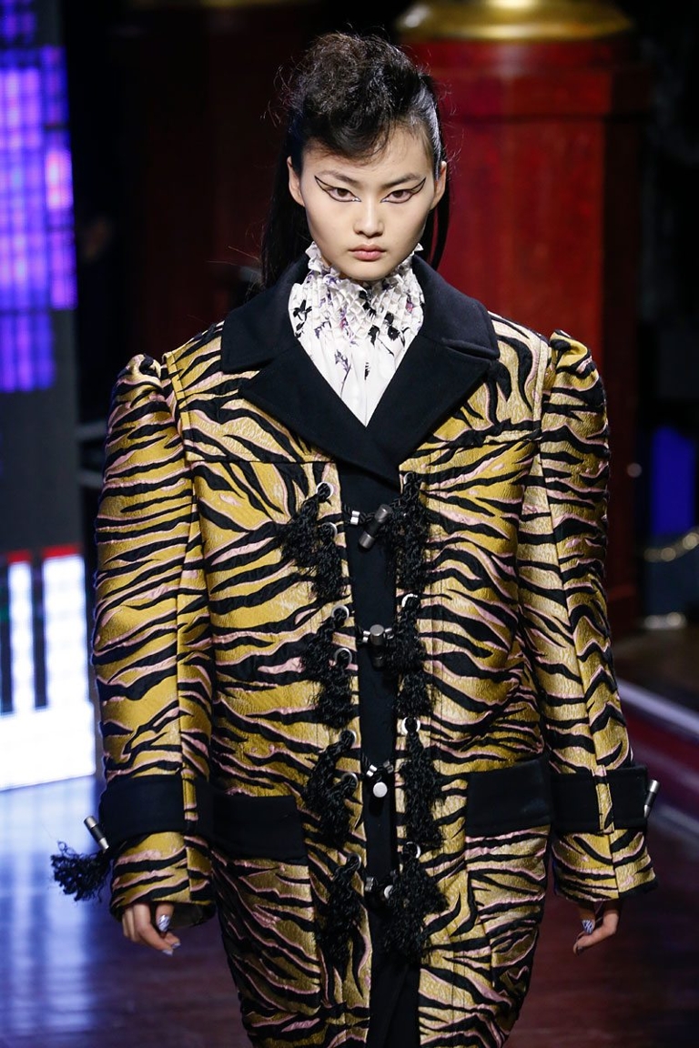 fall fashion 2016 bold shoulders trend kenzo