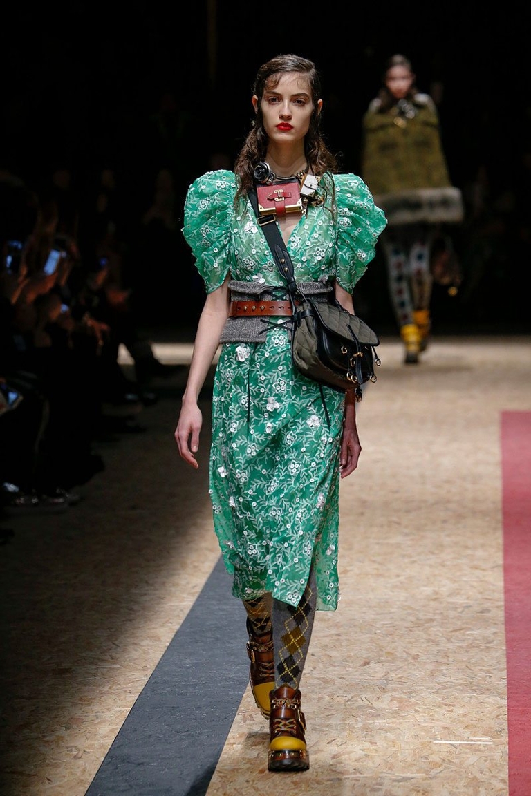 fall fashion 2016 bold shoulders trend prada