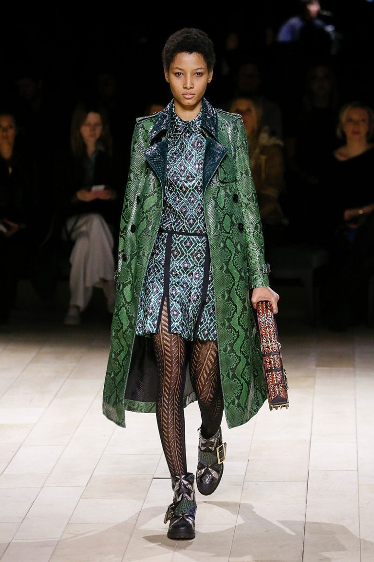 fall fashion 2016 statement outerwear trend burberry