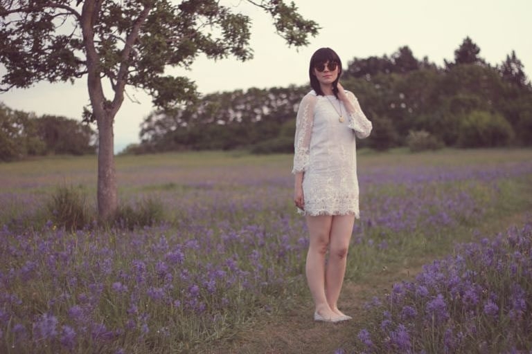 how to wear the all white trend laura mitbrodt