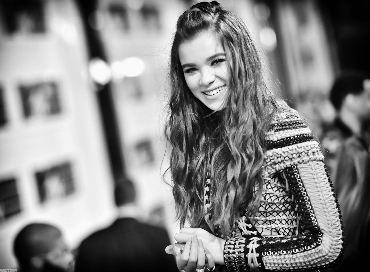 Join In During FASHION's Live Cover Shoot With Hailee Steinfeld on September 27!