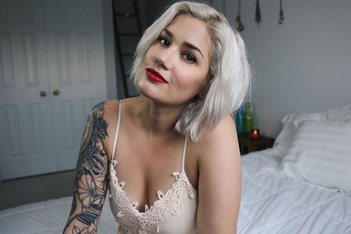 How To Do Your Hair and Makeup for the Perfect Profile Picture