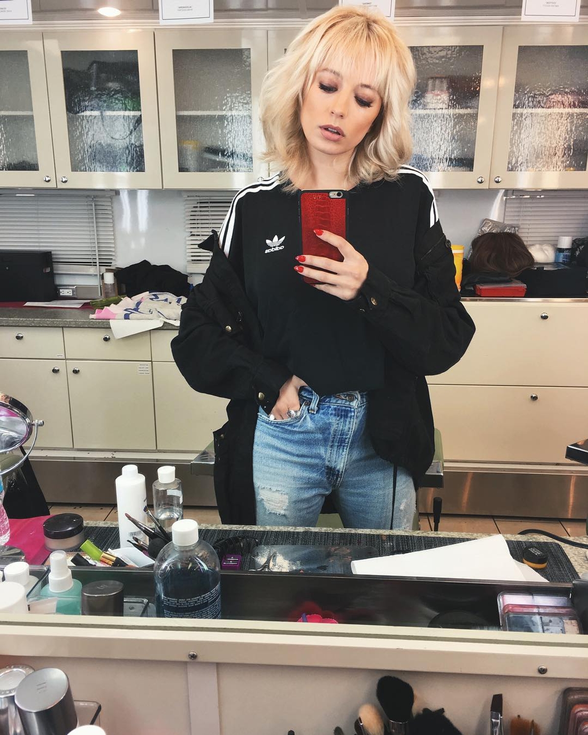 6 Snapchat Accounts You Need to Follow Now