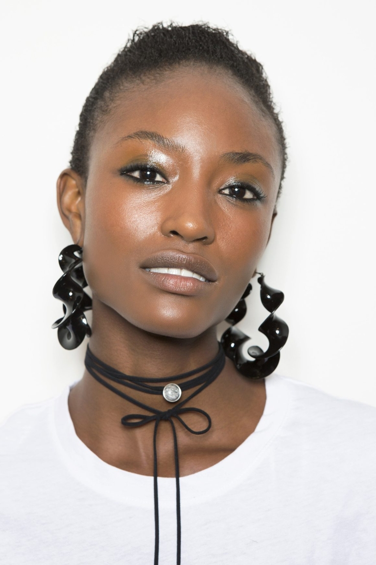 Spring 2017 Beauty Trend Report: How to Pull Off Glossy Skin
