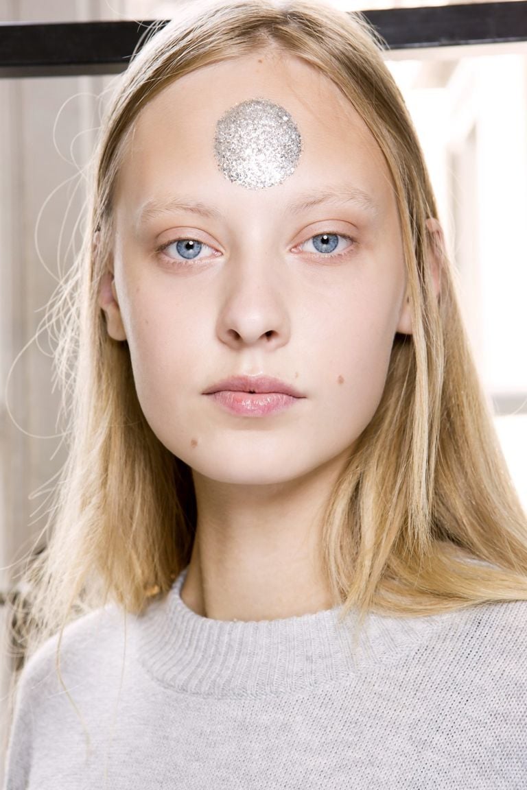 Spring 2017 Beauty Trend Report: How to Wear Glitter