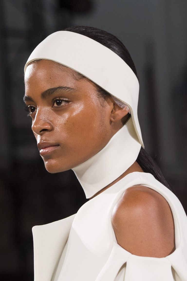 Spring 2017 Beauty Trend Report: How to Pull Off Glossy Skin