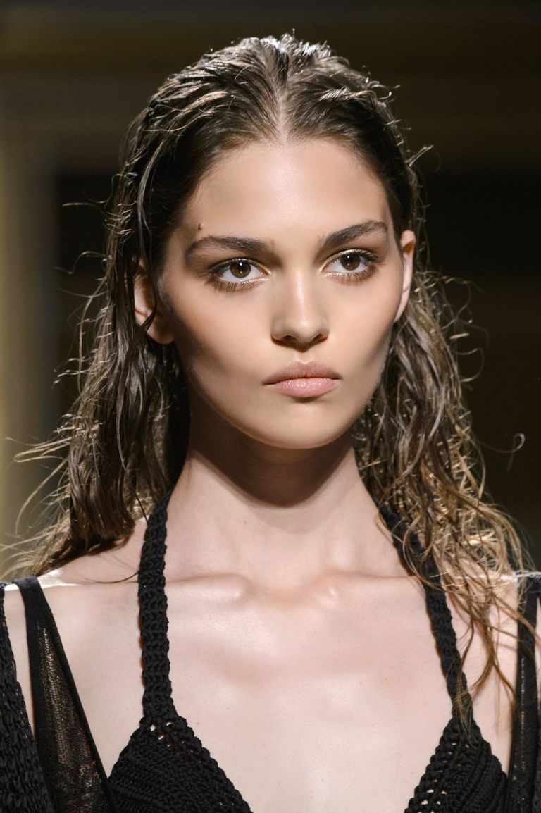 Spring 2017 Beauty Trend Report: How to Master the Wet Hair Look