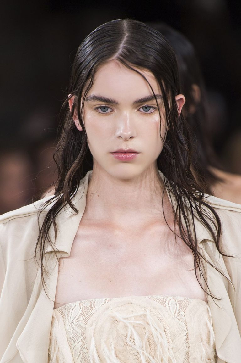 Spring 2017 Beauty Trend Report: How to Master the Wet Hair Look