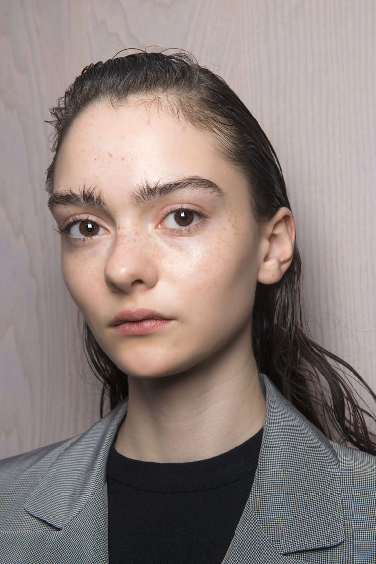 Spring 2017 Beauty Trend Report: How to Pull Off Glossy Skin