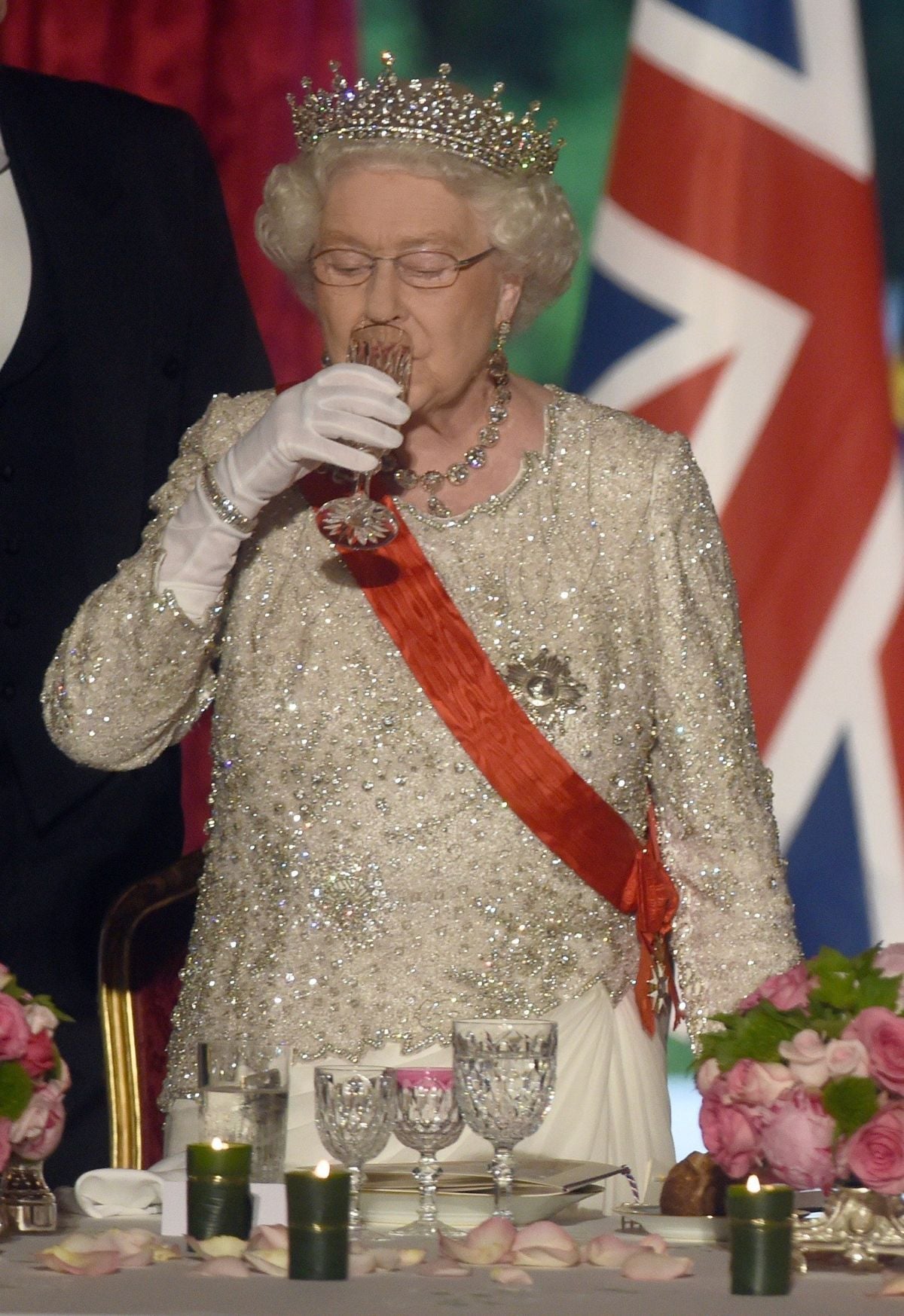 Here's How to Eat (and Drink!) Like the Queen of England