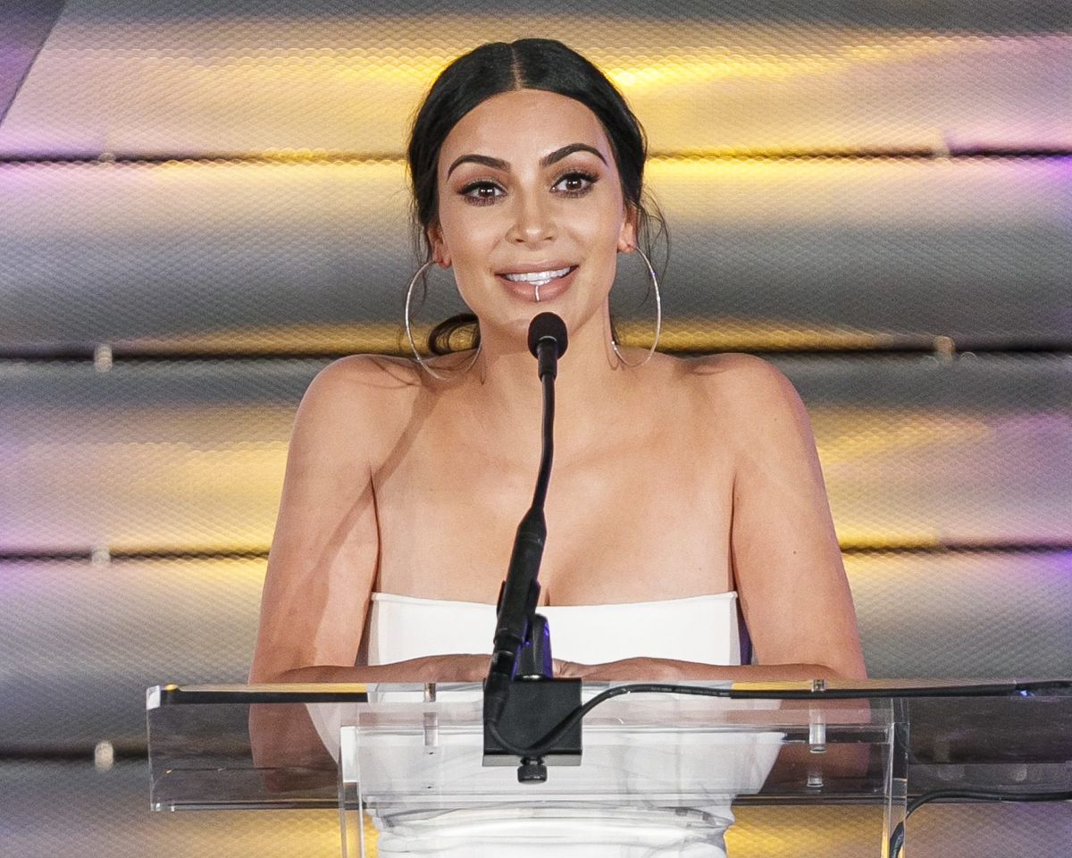 People Are Not Happy About Kim Kardashian's "Bobby Pin Hairstyle"