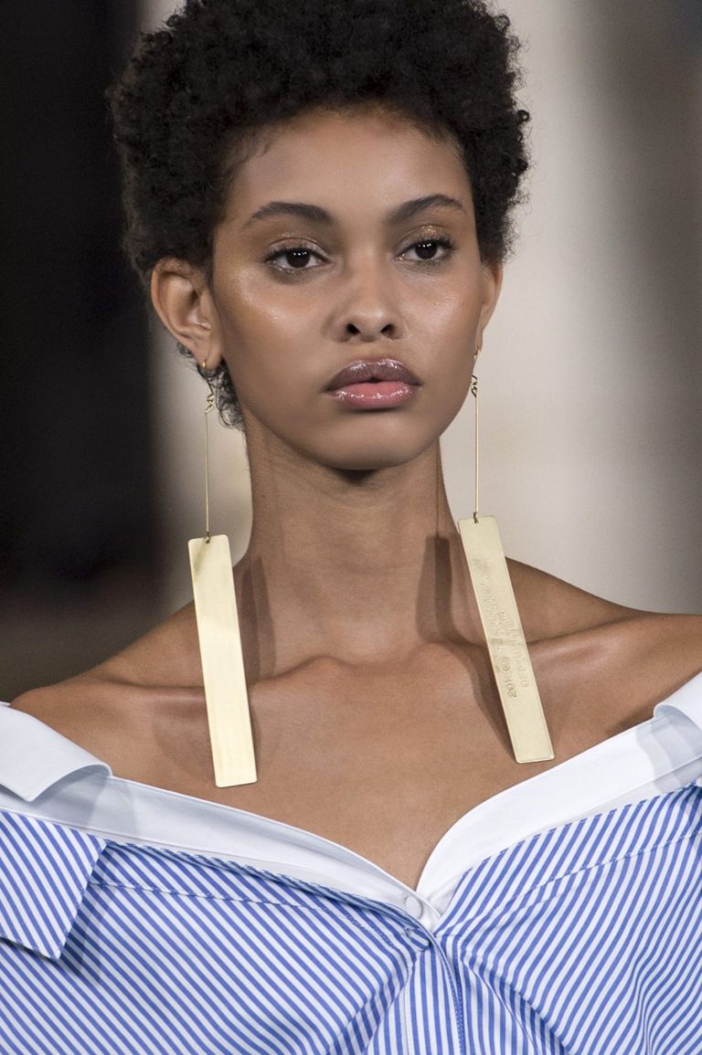 Spring 2017 Trend Report: How to Wear Statement Earrings