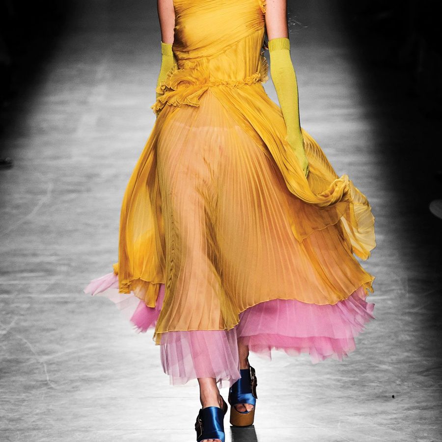 fashion world yellow dresses The 2020 Yellow Dress Trend Has A Dark Fashion History