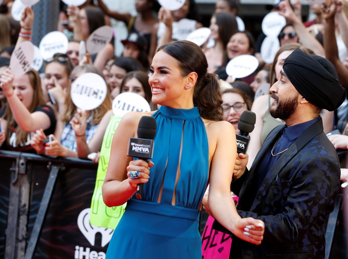 We Talk to iHeartRadio MMVAs Hosts Liz Trinnear and Chloe Wilde About Their Red Carpet Prep