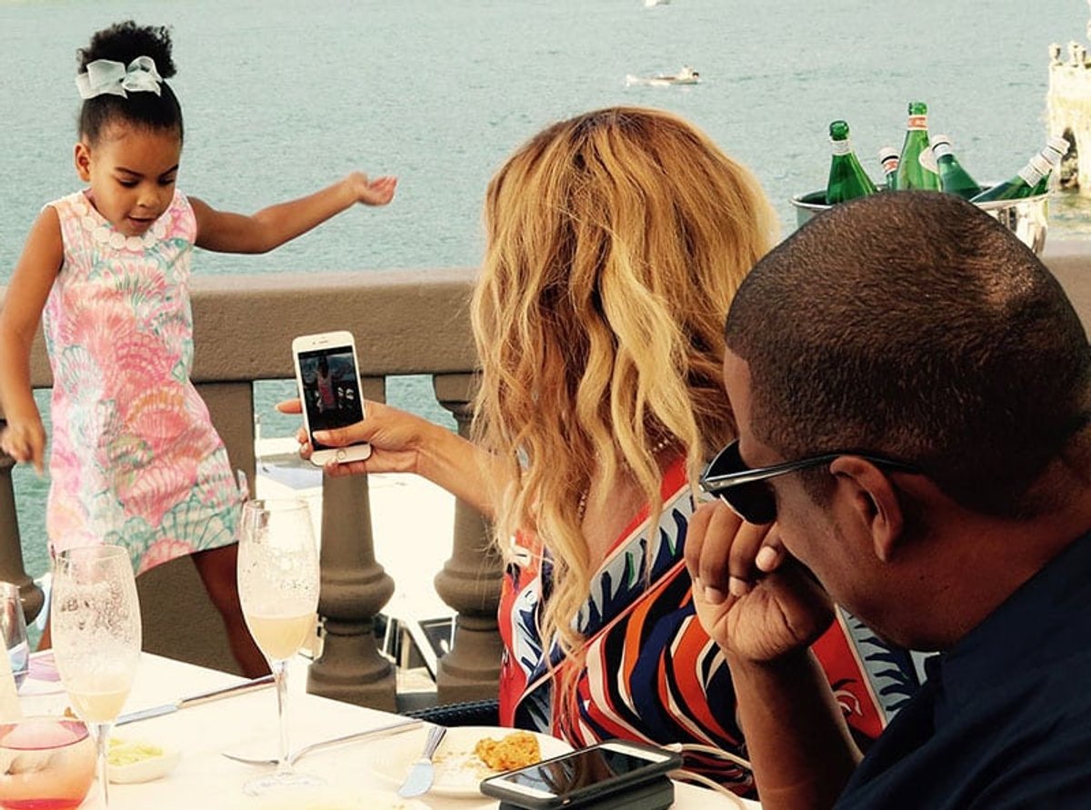 17 Cheesy Vacation Shots That Prove Celebs Can Be Basic, Too