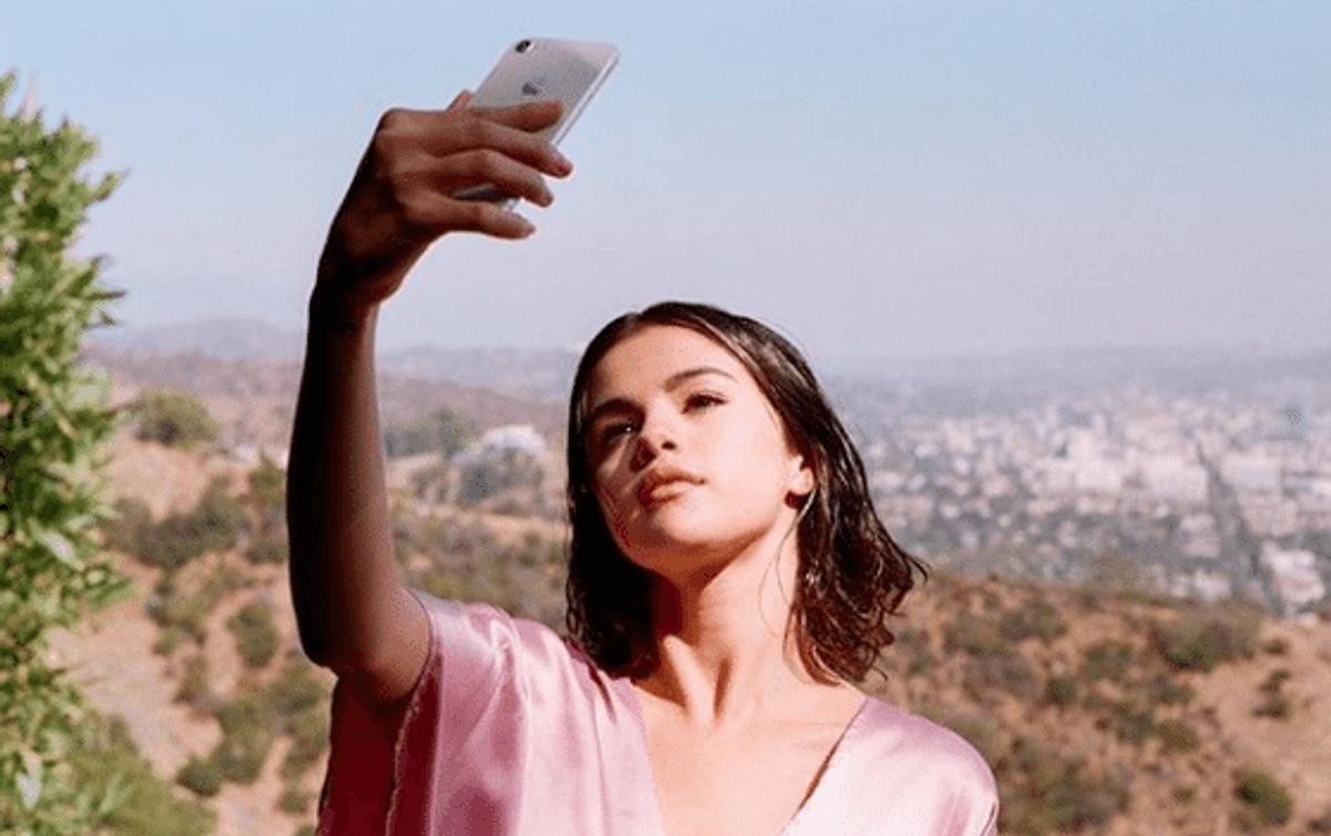 Selena Gomez's Complex Relationship With Instagram is Very Relatable