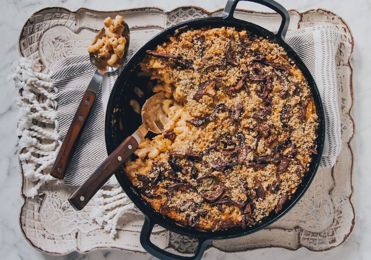 How to Make Easy and Cheesy Vegan Bacon Mac and Cheese With Lauren Toyota of Hot for Food