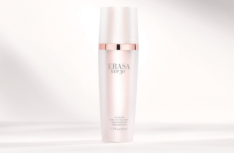 We Spoke to Linda Evangelista About the Only Beauty Product She's Ever Finished