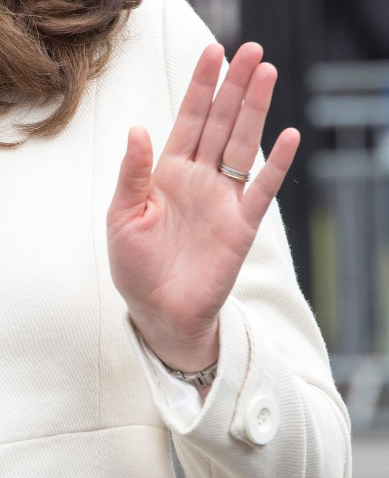 Kate Middleton's Fingers are the Most Controversial Thing on the Internet Right Now