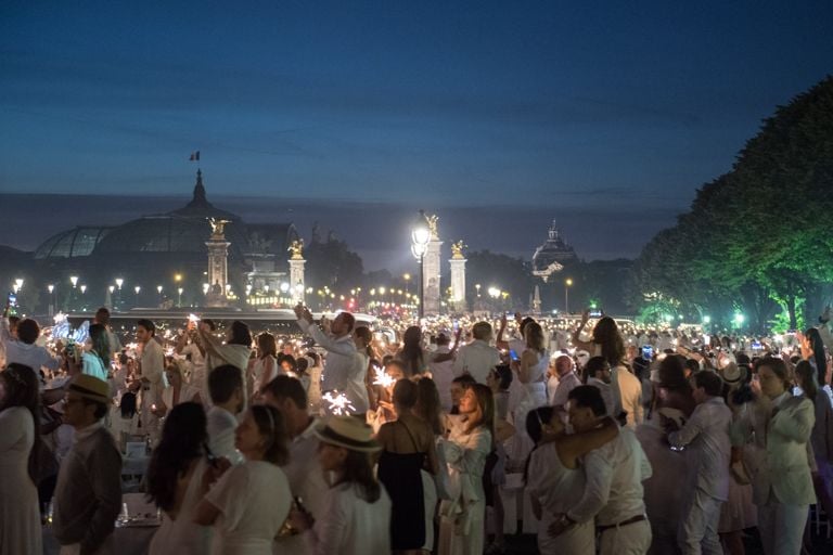 Inside Diner en Blanc: The Secret Parisian Dinner Party With 20,000 Guests Dressed in White