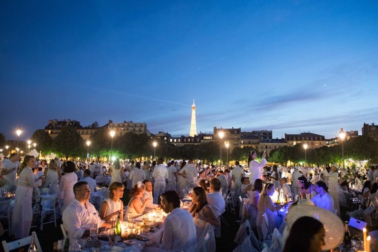 Inside Diner en Blanc: The Secret Parisian Dinner Party With 20,000 Guests Dressed in White