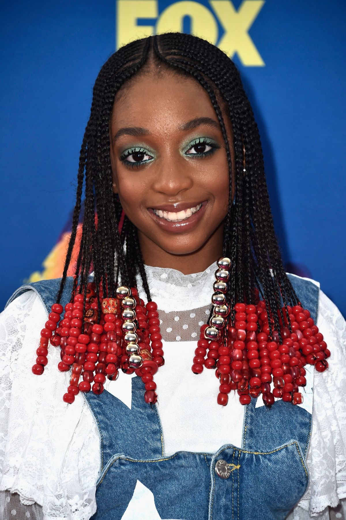 The Best Beauty Looks at the 2018 Teen Choice Awards