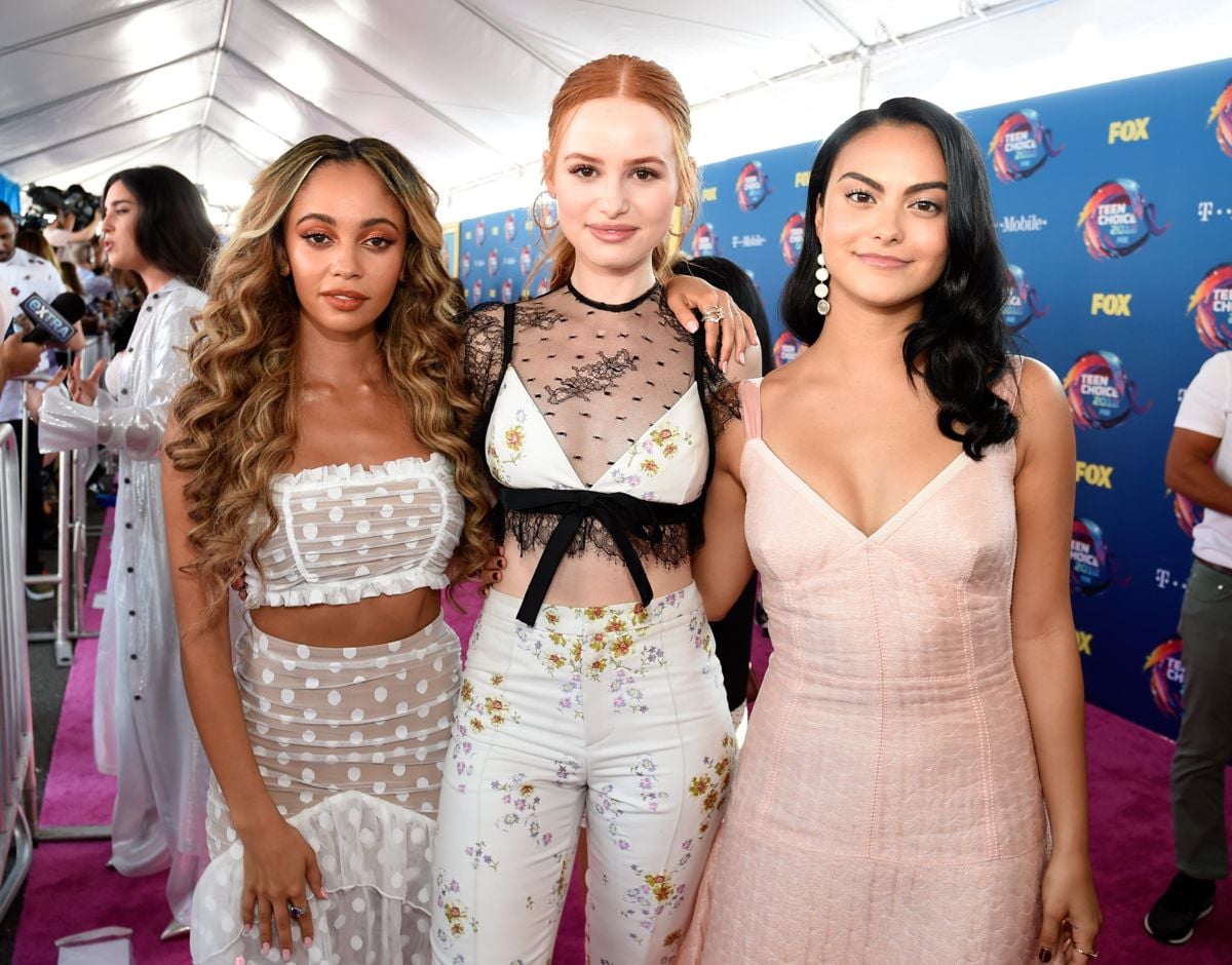 The Best Red Carpet Looks at the 2018 Teen Choice Awards