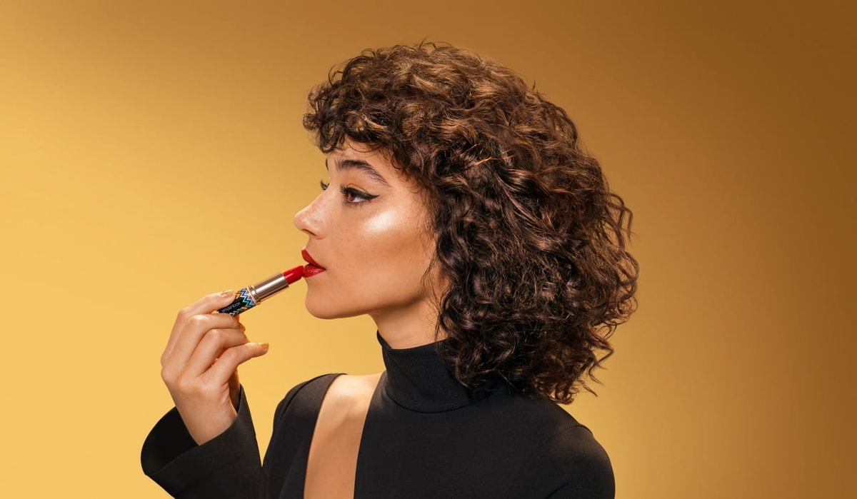 Smashbox Has Collaborated With L.A Artist Jen Stark For a Psychedelic Holidaze Collection