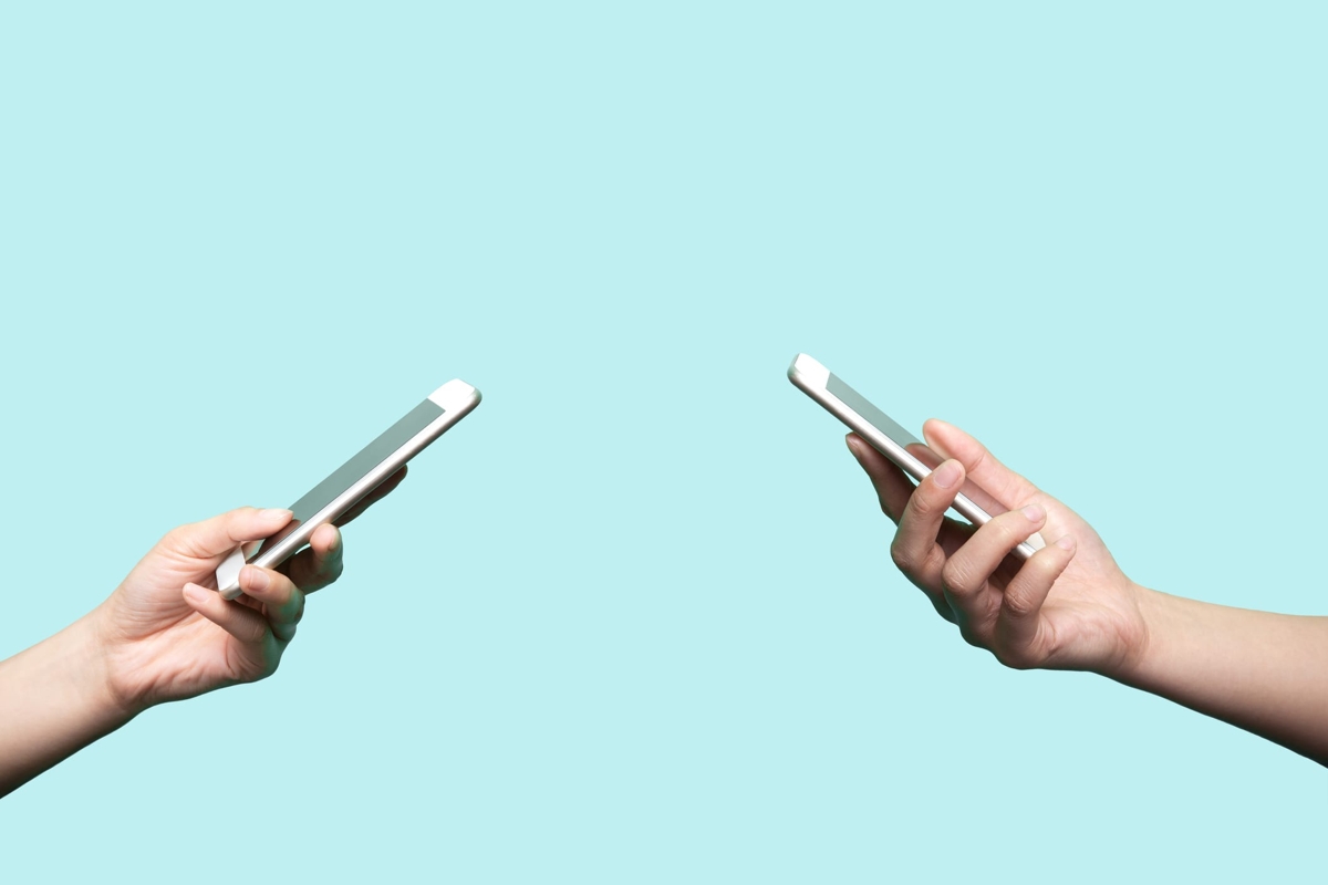 kids-help-phone-texting