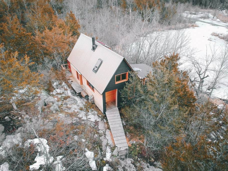 Escape Your Everyday in These Cozy Canadian Cabins