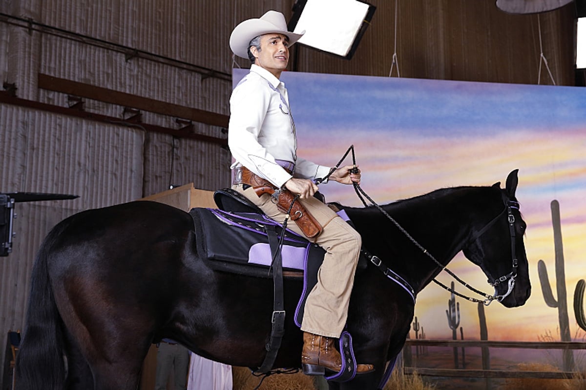 Jane the Virgin' s Jaime Camil on Plot Twists, Representation, and Saying Goodbye to Rogelio