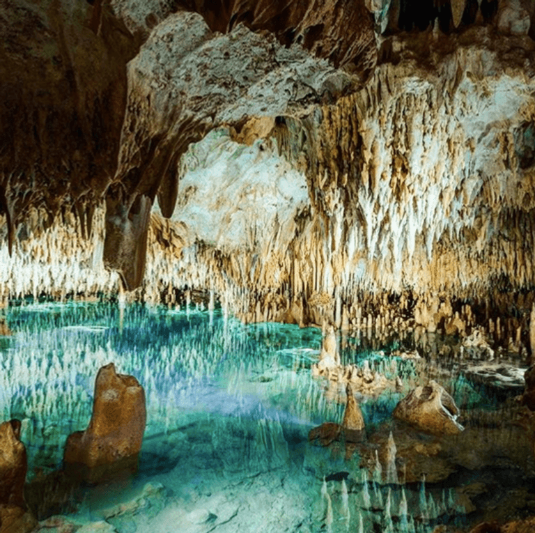 FASHION' s Guide to a Chic Getaway in Grand Cayman