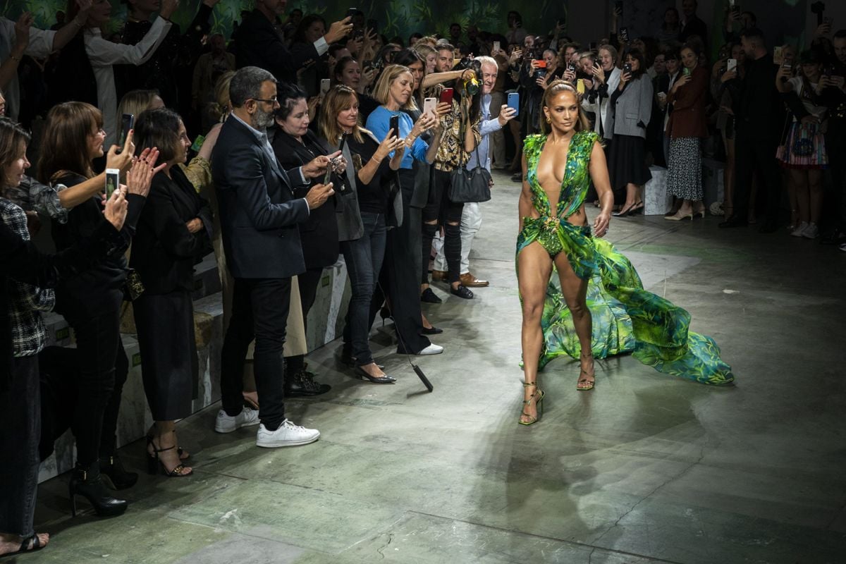 jennifer lopez versace