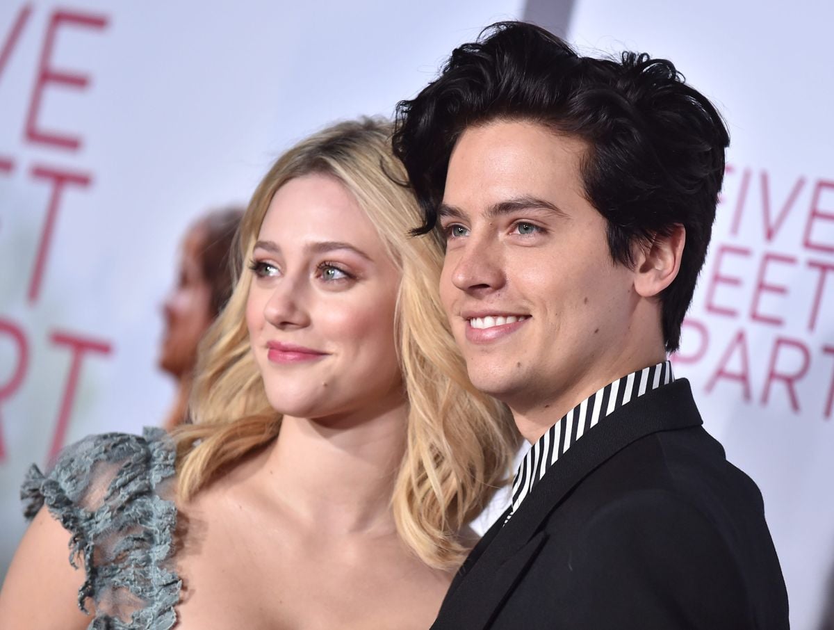 lili reinhart cole sprouse