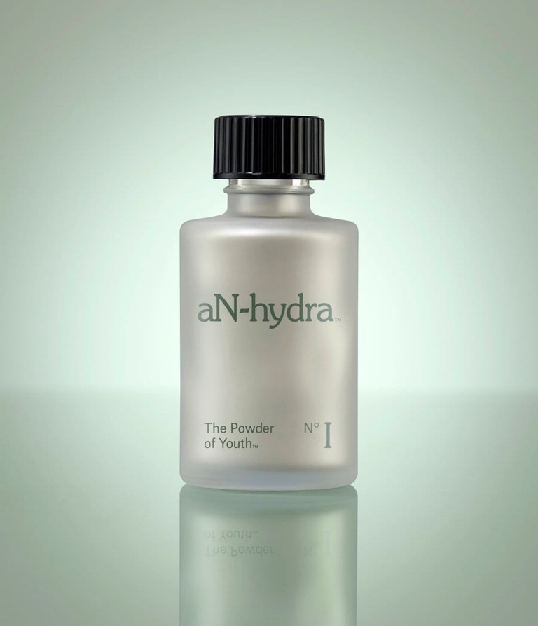 Meet The New Waterless Skincare Brand From Canadian Beauty Guru Susanne Langmuir