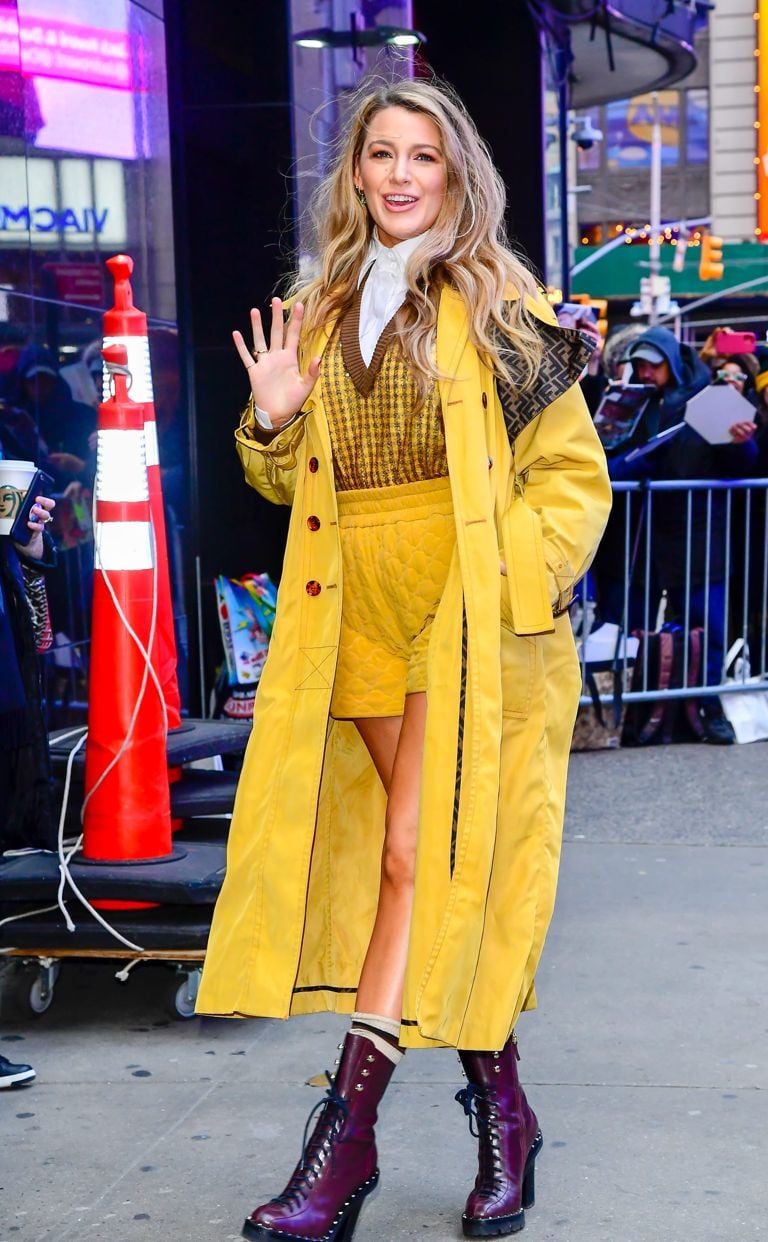 Blake Lively Has Become Our Unlikely Source of Winter Glove Inspo - FASHION  Magazine