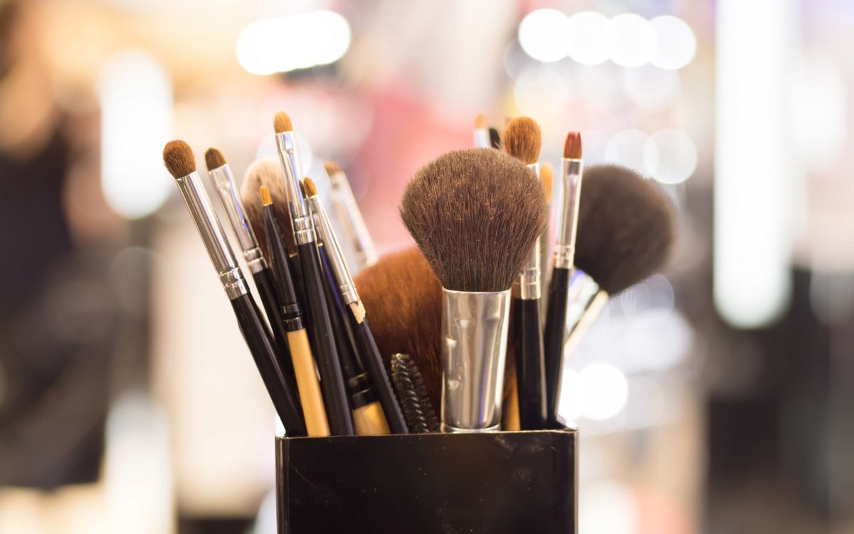 MAKEUP BRUSHES