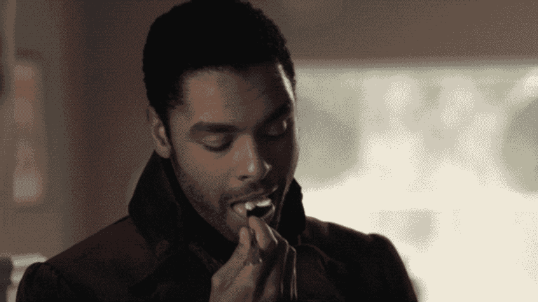 Regé-Jean Page as Bridgerton's Duke of Hastings licking a spoon
